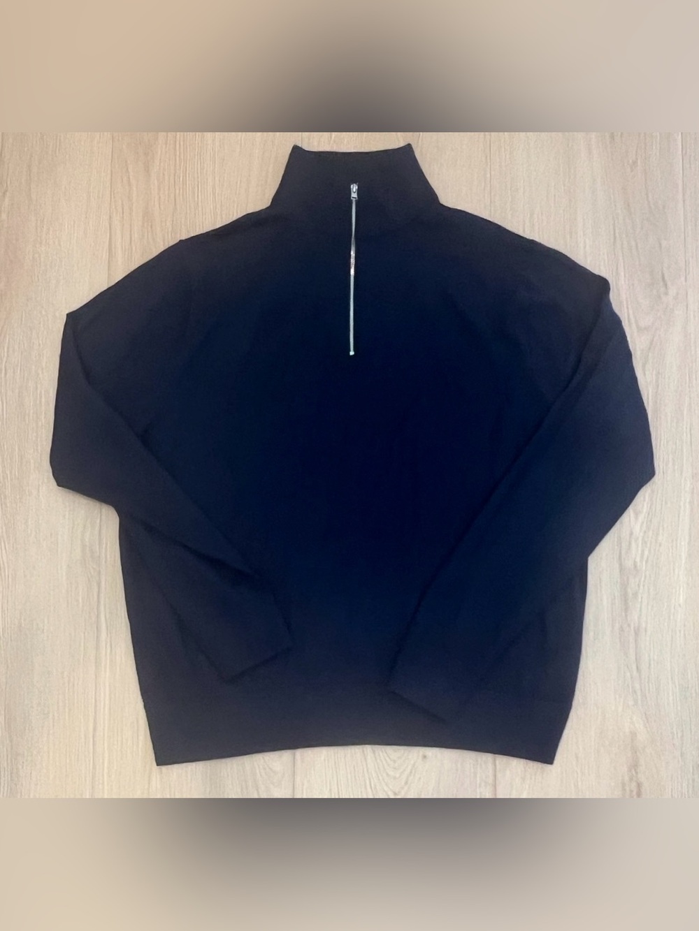 J. Crew Merino wool blend 1/4 zip Lightweight sweater Men’s Large Dark Blue
EUC